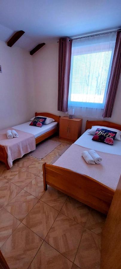 Molnar Apartment