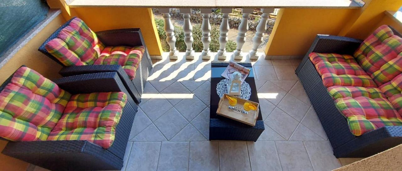 Molnar Apartment